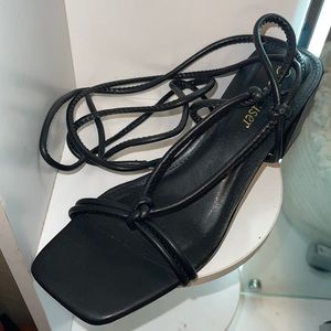 Chunky heels with straps